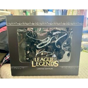Riot Games League of Legends Worlds Ryze &‎ Tryndamere Figure Statues BNIB